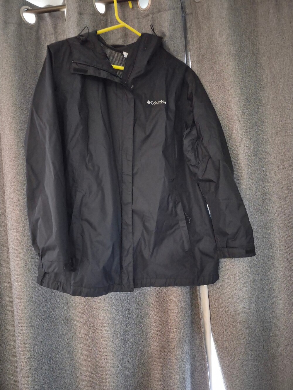Columbia Ladies Black Hooded Rain Jacket